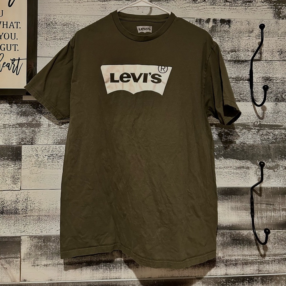 Men’s large green Levi’s T-shirt